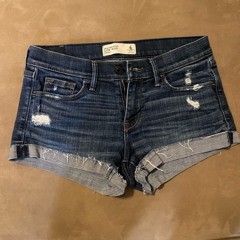 Abercrombie & Fitch distressed short - like new!